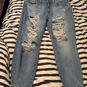 Judy Blue Distressed Boyfriend Jeans in Light Blue